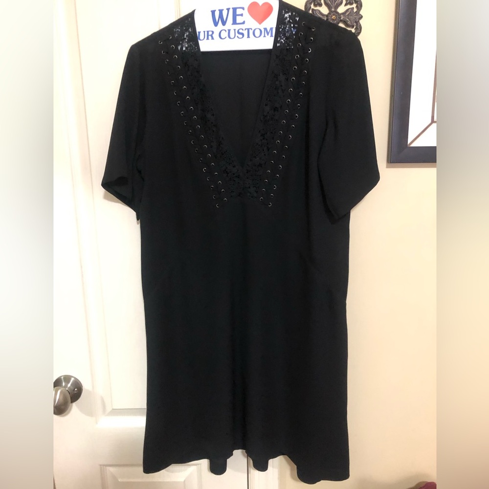 A.L.c. Short Black Dress in Size 4, Deep V Neck Décolleté